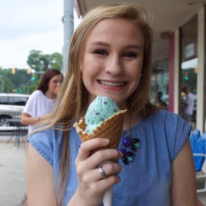 Meet your Posher, Abby